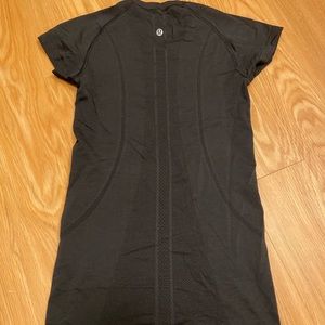 Lululemon swiftly tech short sleeve